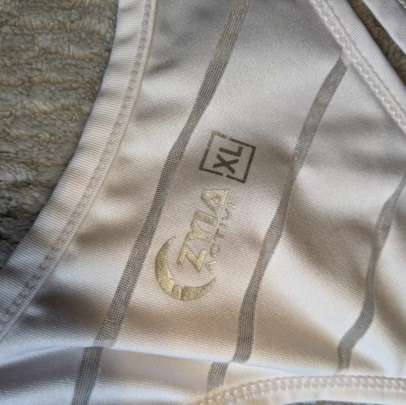 ZYIA Whitw Havana Tank - Picture 5 of 5